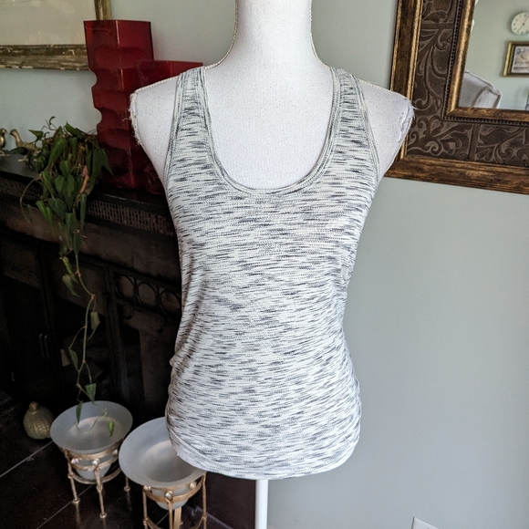 Lululemon 2/4 Women's Small Tank Top Heathered Light Gray Slit Back Racerback 68 - Picture 6 of 9
